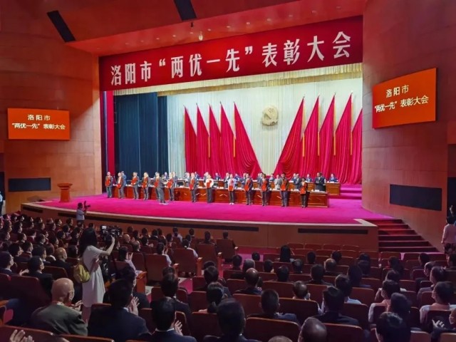 智博喜訊丨智博集團(tuán)黨支部書記、董事長(zhǎng)吳全君獲得“洛陽(yáng)市優(yōu) 秀共 產(chǎn)黨員”稱號(hào)